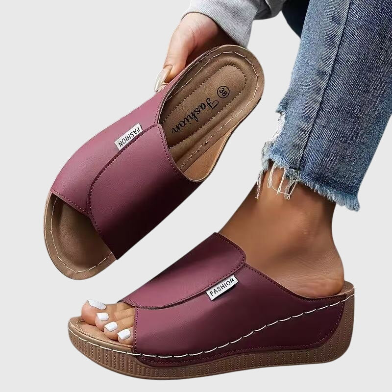 Esther | Ortopediska kilklackade sandaler